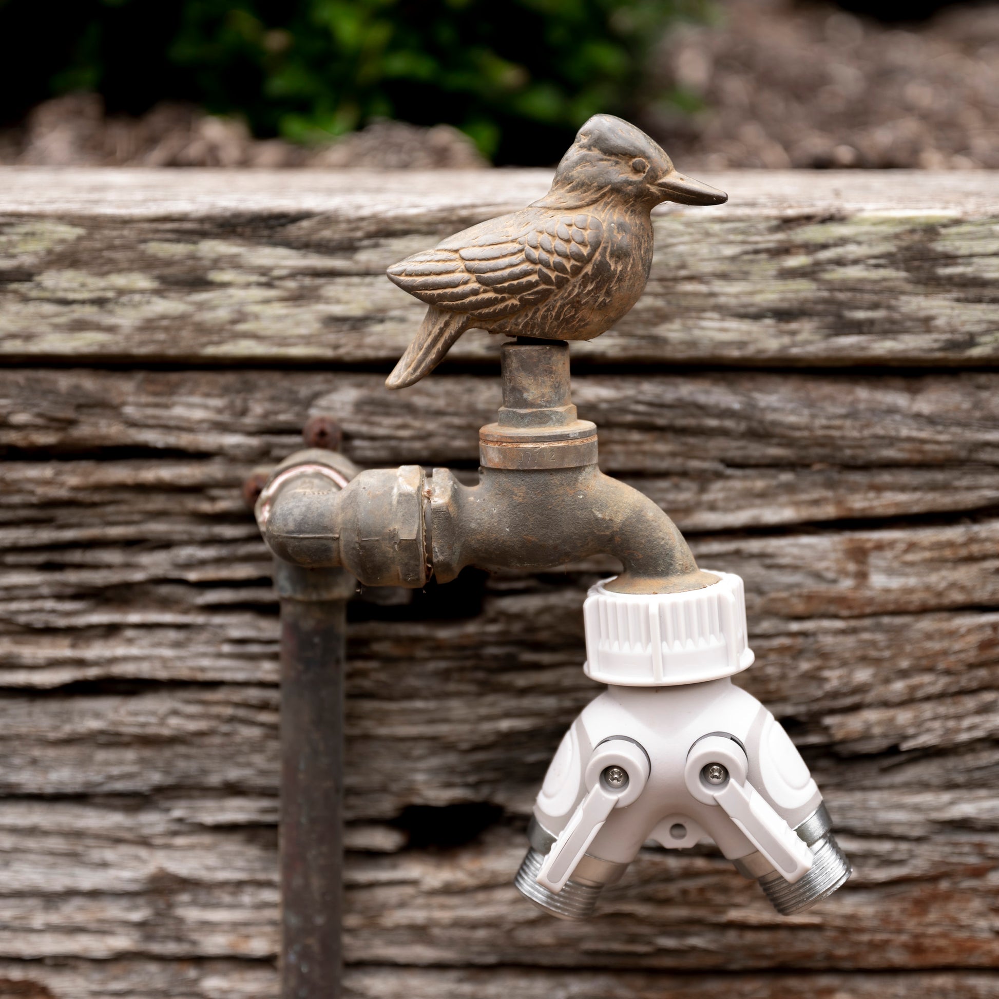 Easy Turn 2-Way Tap Adapter on faucet with bird handle